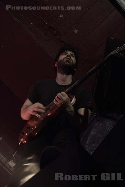 FOALS - 2012-12-13 - PARIS - La Maroquinerie - Yannis Philippakis